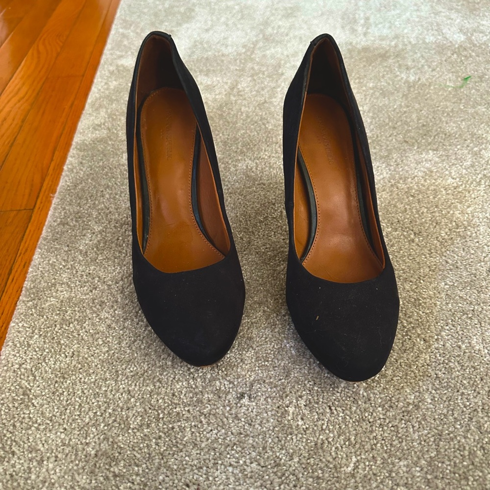Banana Republic Black Pumps